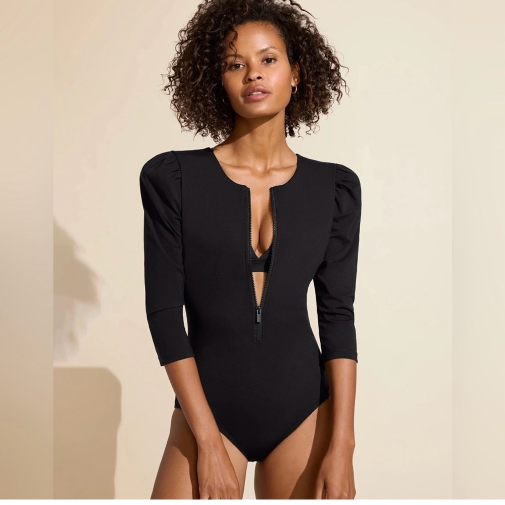 Black Stylist Dreamsculpt Puff sleeve Zip - size XL- great condition